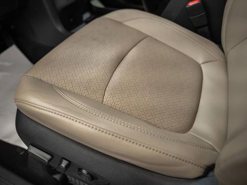 Certified 2024 Toyota Sienna Limited FWD image 37