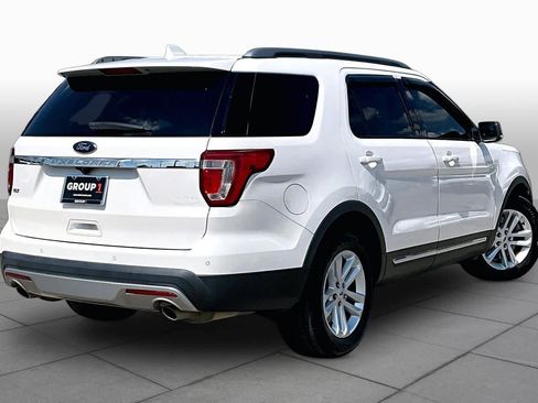 Used 2017 Ford Explorer XLT w/ Equipment Group 202A FWD image 13