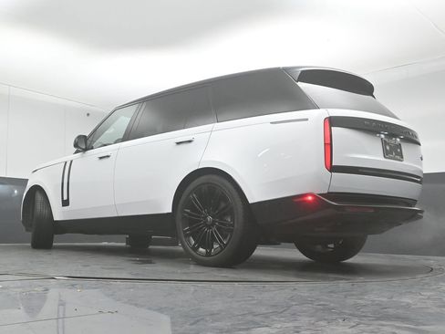 Used 2023 Land Rover Range Rover Long Wheelbase SE image 36