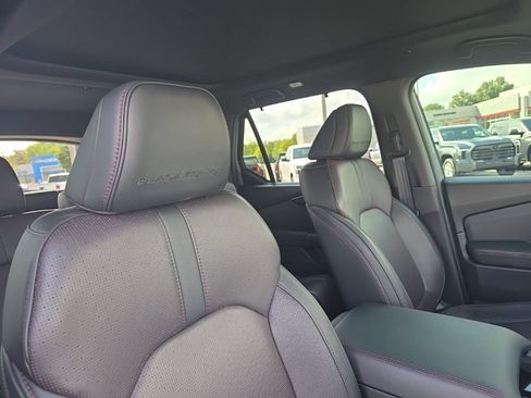 Used 2025 Honda Pilot Black Edition image 11