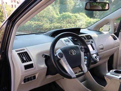 Used 2012 Toyota Prius V Two image 9