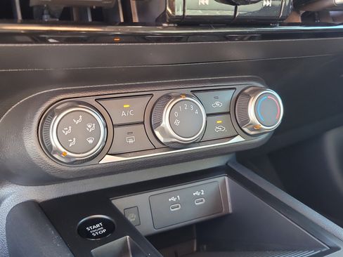 Used 2025 Nissan Kicks SV image 23