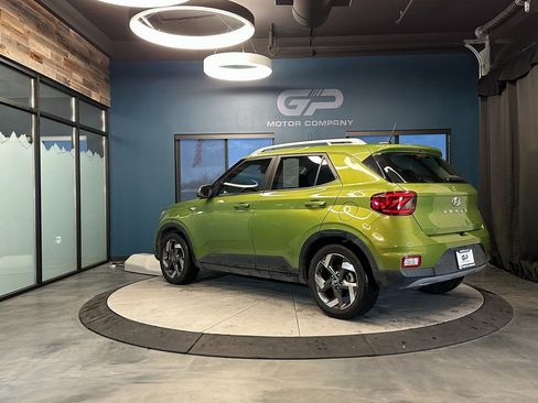 Used 2023 Hyundai Venue SEL image 5