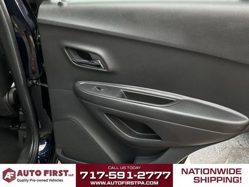 Used 2022 Chevrolet Trax LT w/ LT Convenience Package AWD/4WD image 11