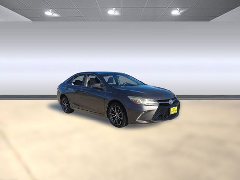 Used 2016 Toyota Camry XSE image 7