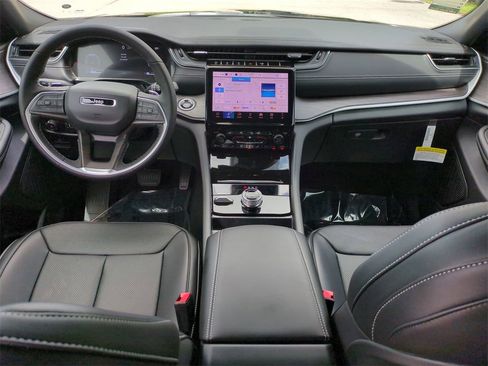 New 2025 Jeep Grand Cherokee Limited w/ Luxury Tech Group II image 16