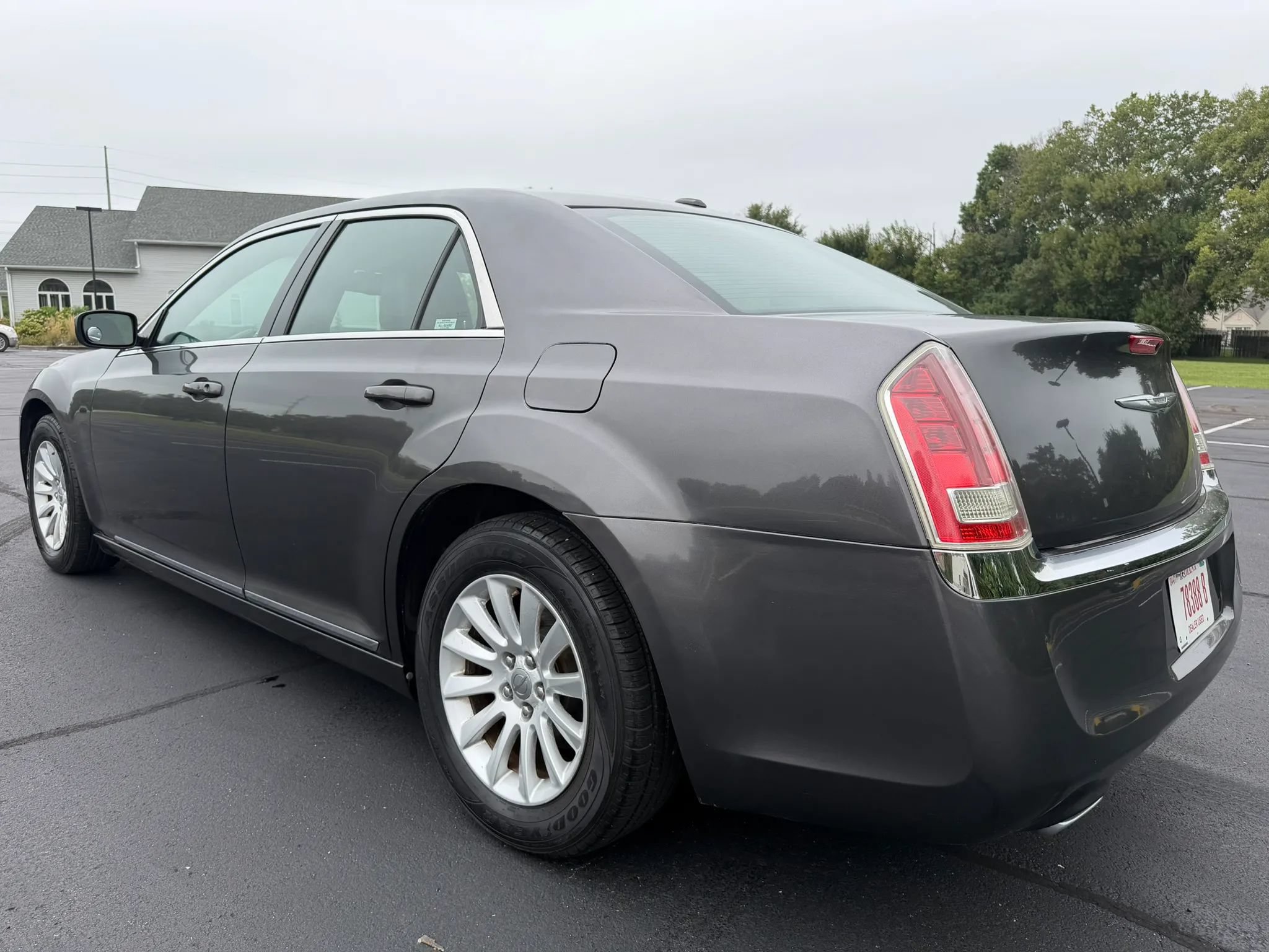 Used 2013 Chrysler 300 RWD image 3