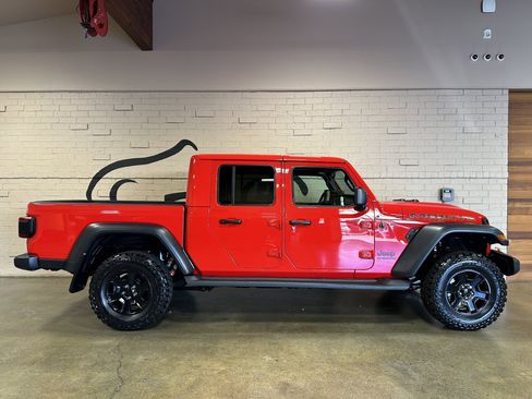 Used 2021 Jeep Gladiator Mojave w/ Uconnect 4C Nav & Sound Group image 3