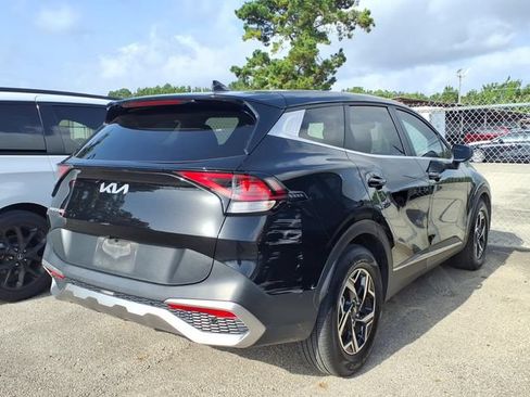 Used 2023 Kia Sportage LX FWD image 2