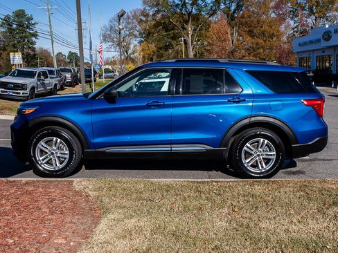 Certified 2022 Ford Explorer XLT w/ Equipment Group 202A image 3
