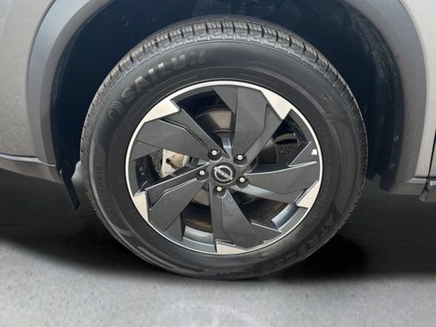 Used 2025 Nissan Rogue SV AWD/4WD image 10