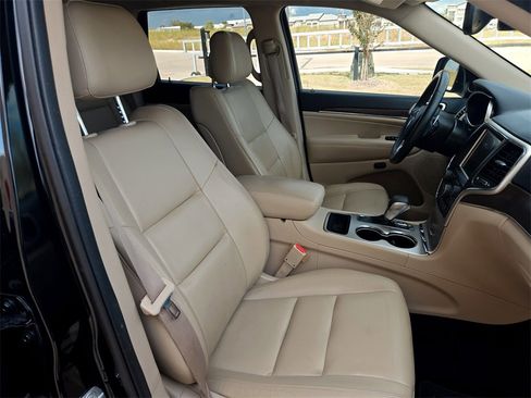 Used 2017 Jeep Grand Cherokee Limited image 27