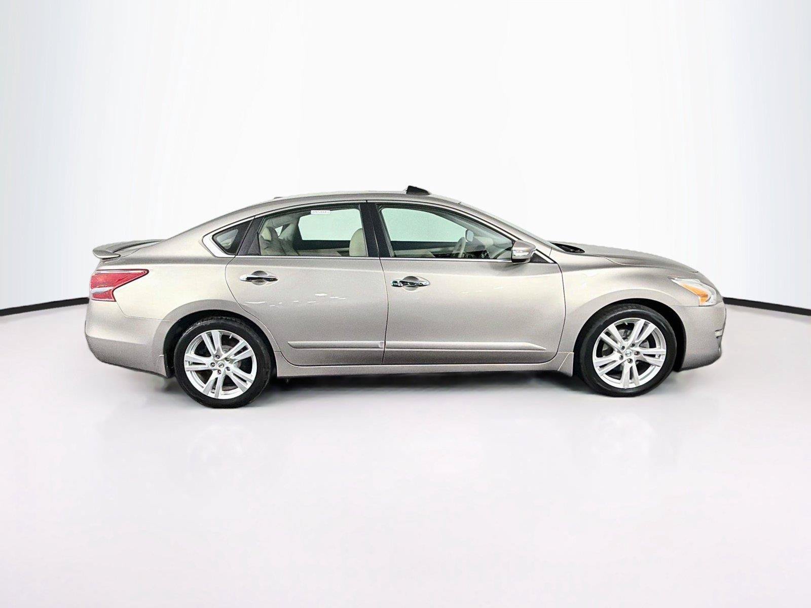 Used 2013 Nissan Altima 3.5 SL w/ Technology Pkg FWD image 12