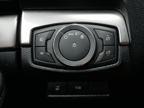 Used 2018 Ford Explorer XLT w/ Equipment Group 202A AWD/4WD image 24