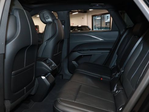 Used 2024 Cadillac Lyriq Luxury image 12