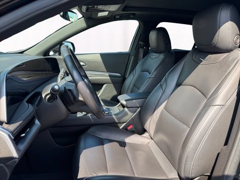 Used 2024 Cadillac XT4 Premium Luxury AWD/4WD image 9