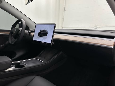 Used 2023 Tesla Model Y Long Range image 17