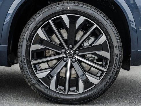 New 2026 Volvo XC90 T8 Plus w/ Protection Package Premier image 17