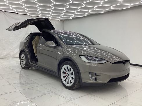 Used 2016 Tesla Model X 75D image 15