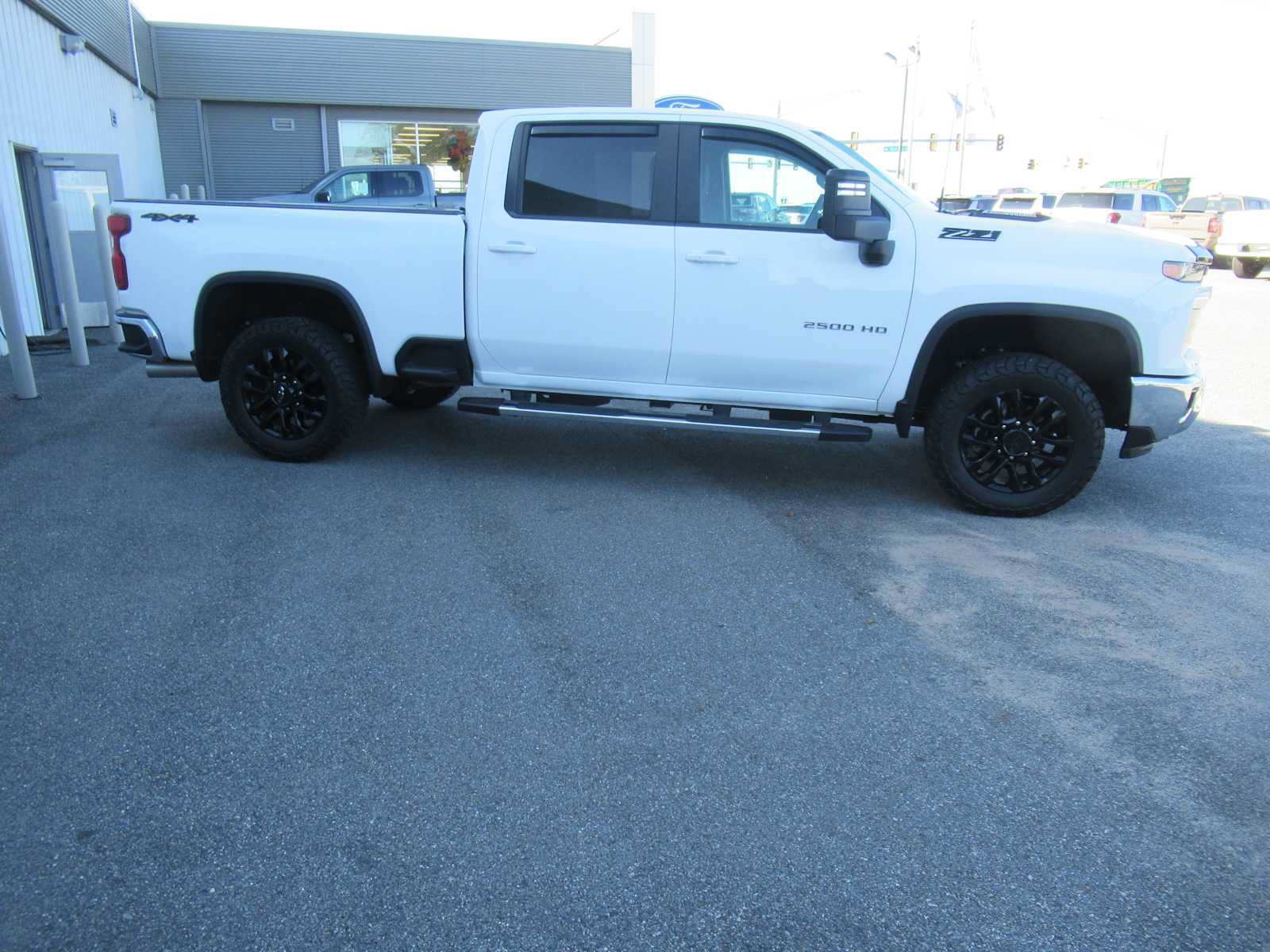 Used 2025 Chevrolet Silverado 2500 LT AWD/4WD image 4