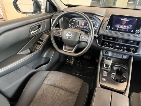 Used 2025 Nissan Rogue SV FWD image 34