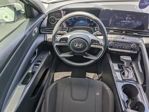 Certified 2024 Hyundai Elantra SEL w/ Convenience Package FWD image 17