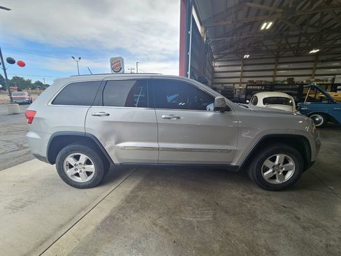Used 2013 Jeep Grand Cherokee Laredo AWD/4WD image 9