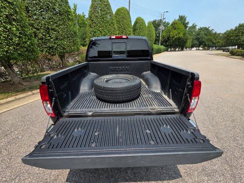 Used 2018 Nissan Frontier SV AWD/4WD image 5