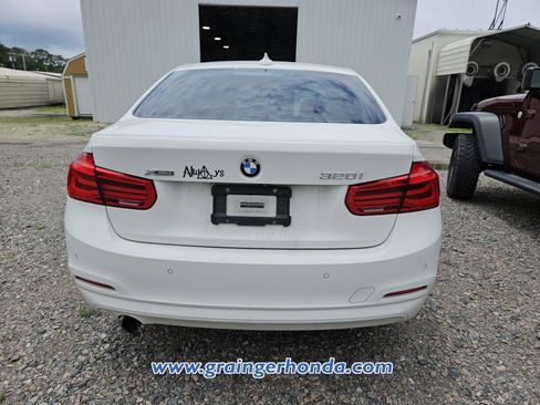 Used 2018 BMW 320i xDrive Sedan AWD/4WD image 8