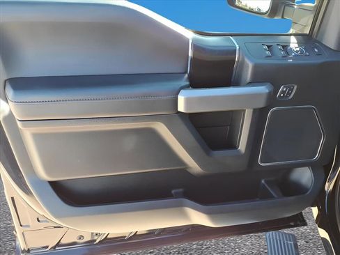 Used 2018 Ford F350 Platinum image 17