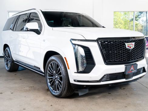 Used 2025 Cadillac Escalade Sport Platinum image 4