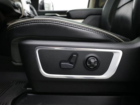 Used 2019 RAM 1500 Laramie RWD image 19