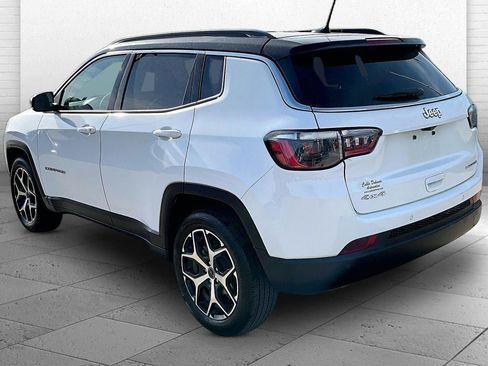 Used 2025 Jeep Compass Limited AWD/4WD image 4