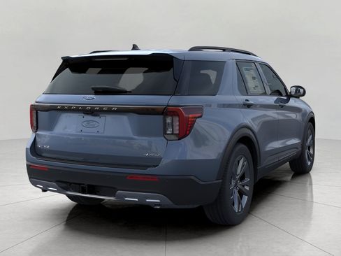 Used 2026 Ford Explorer Active w/ Active Comfort Package AWD/4WD image 9