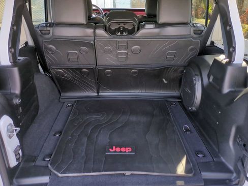 Used 2021 Jeep Wrangler Unlimited Rubicon AWD/4WD image 12