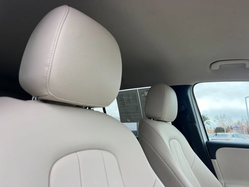 Used 2020 Mercedes-Benz GLB 250 4MATIC image 16