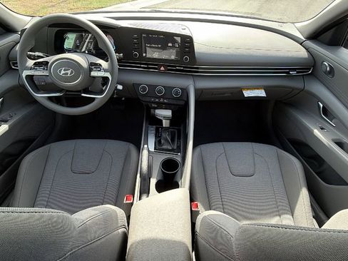 New 2026 Hyundai Elantra SE FWD image 23
