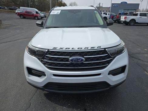 Used 2020 Ford Explorer XLT image 2