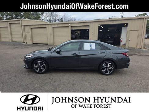 Certified 2023 Hyundai Elantra SEL w/ Convenience Package image 16