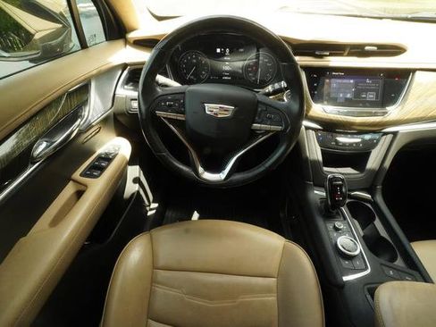 Used 2020 Cadillac XT6 Premium Luxury w/ Platinum Package FWD image 13