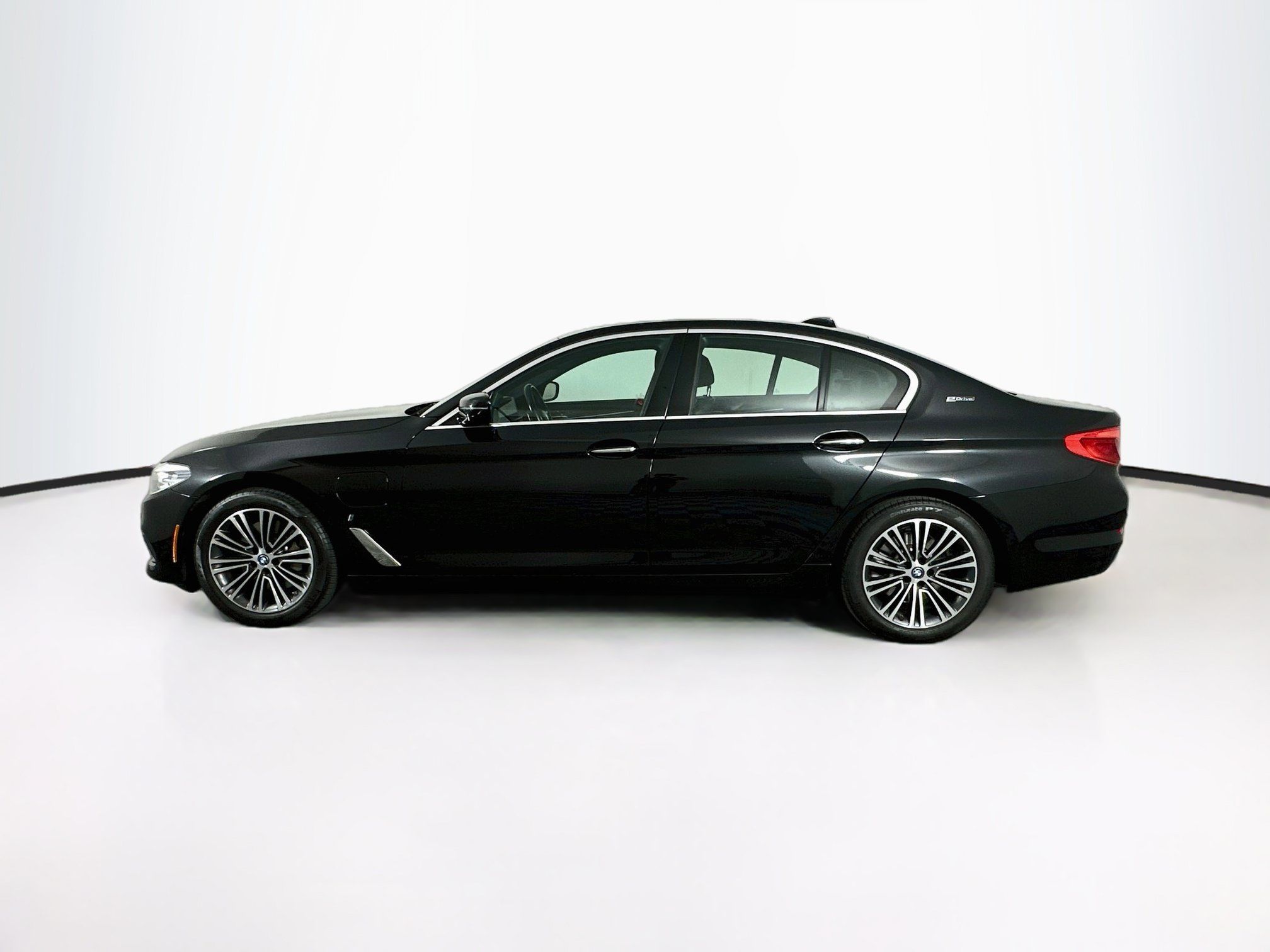 Used 2018 BMW 530e RWD image 4