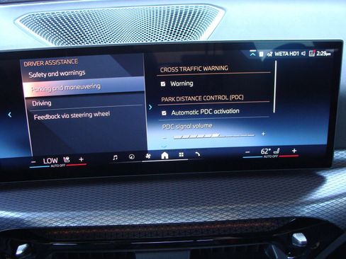 Used 2025 BMW 330i Sedan w/ M Sport Package image 15