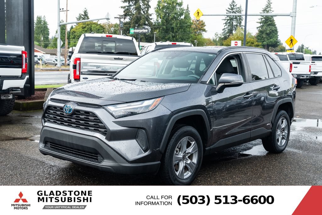 Used 2022 Toyota RAV4 XLE w/ Convenience Package AWD/4WD image 4