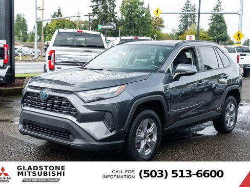 Used 2022 Toyota RAV4 XLE w/ Convenience Package AWD/4WD image 4