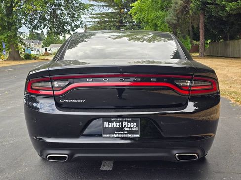 Used 2019 Dodge Charger SXT RWD image 5