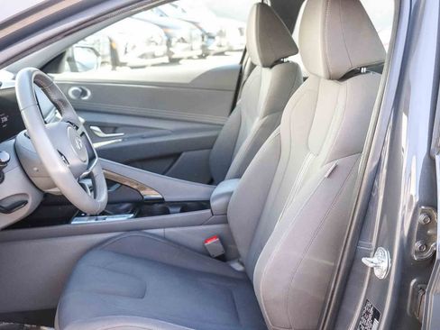 Certified 2025 Hyundai Elantra SEL image 18