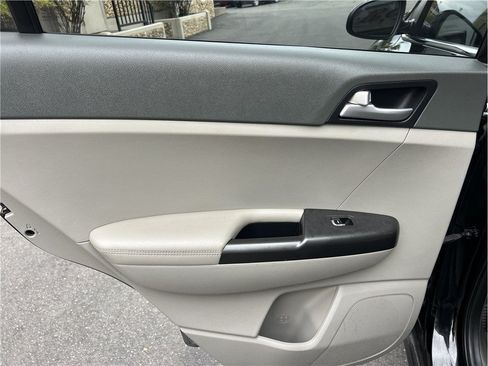 Used 2018 Kia Sportage LX AWD/4WD image 17