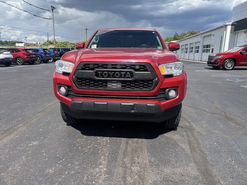 Used 2022 Toyota Tacoma SR5 w/ Technology Package AWD/4WD image 9