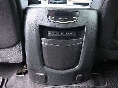 Used 2017 Cadillac Escalade ESV Luxury image 38