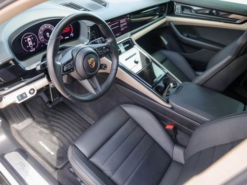 Used 2024 Porsche Panamera image 10